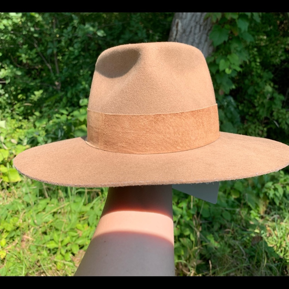 Janessa leone ALARA hat
